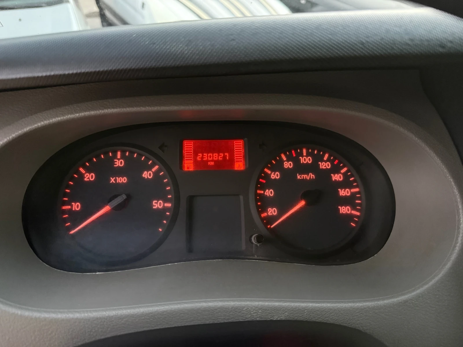 Nissan Interstar 2.5 КЛИМАТИК ЛИЗИНГ, снимка 12 - Бусове и автобуси - 56250609