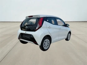 Toyota Aygo 1.0/Nav/Camera/Cruise control/PDC/LED, снимка 2