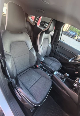 Renault Captur 1.6 Hybrid E-Tech Intens, снимка 11
