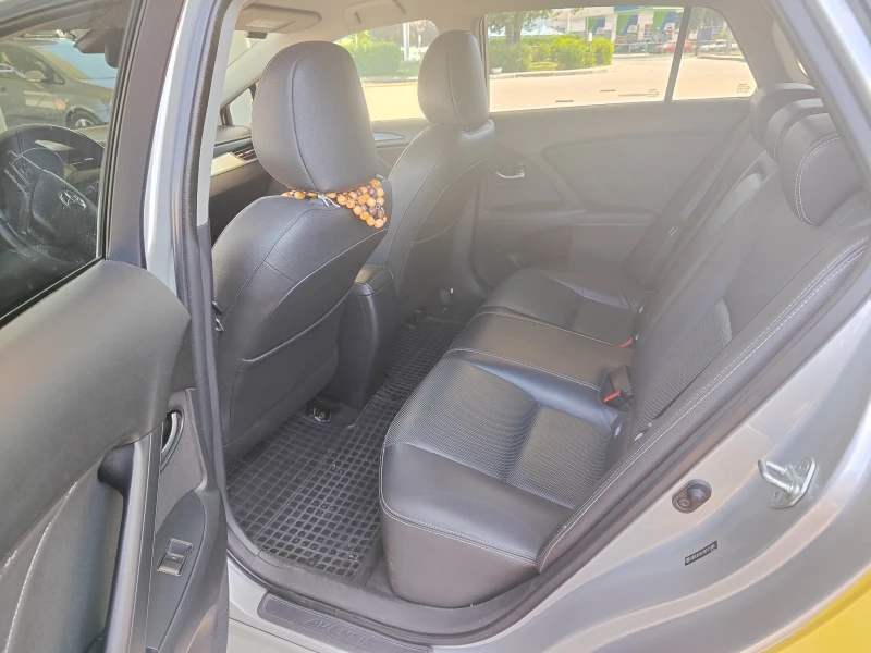 Toyota Avensis, снимка 9 - Автомобили и джипове - 52260066