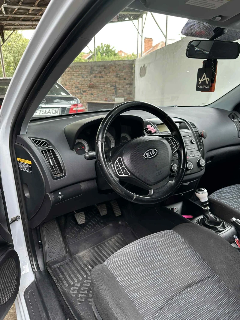 Kia Ceed 1400, снимка 9 - Автомобили и джипове - 52568016