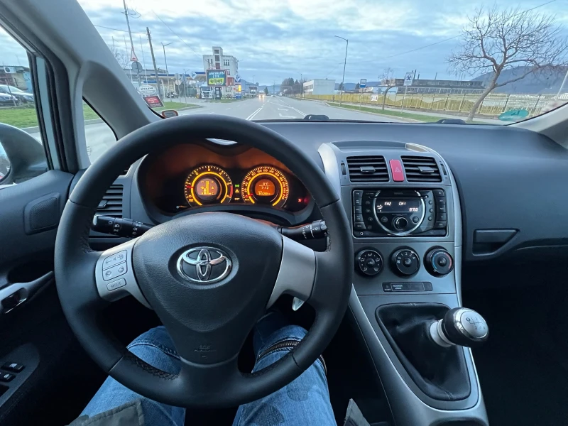 Toyota Auris 1.4 D-4D, снимка 13 - Автомобили и джипове - 53122976