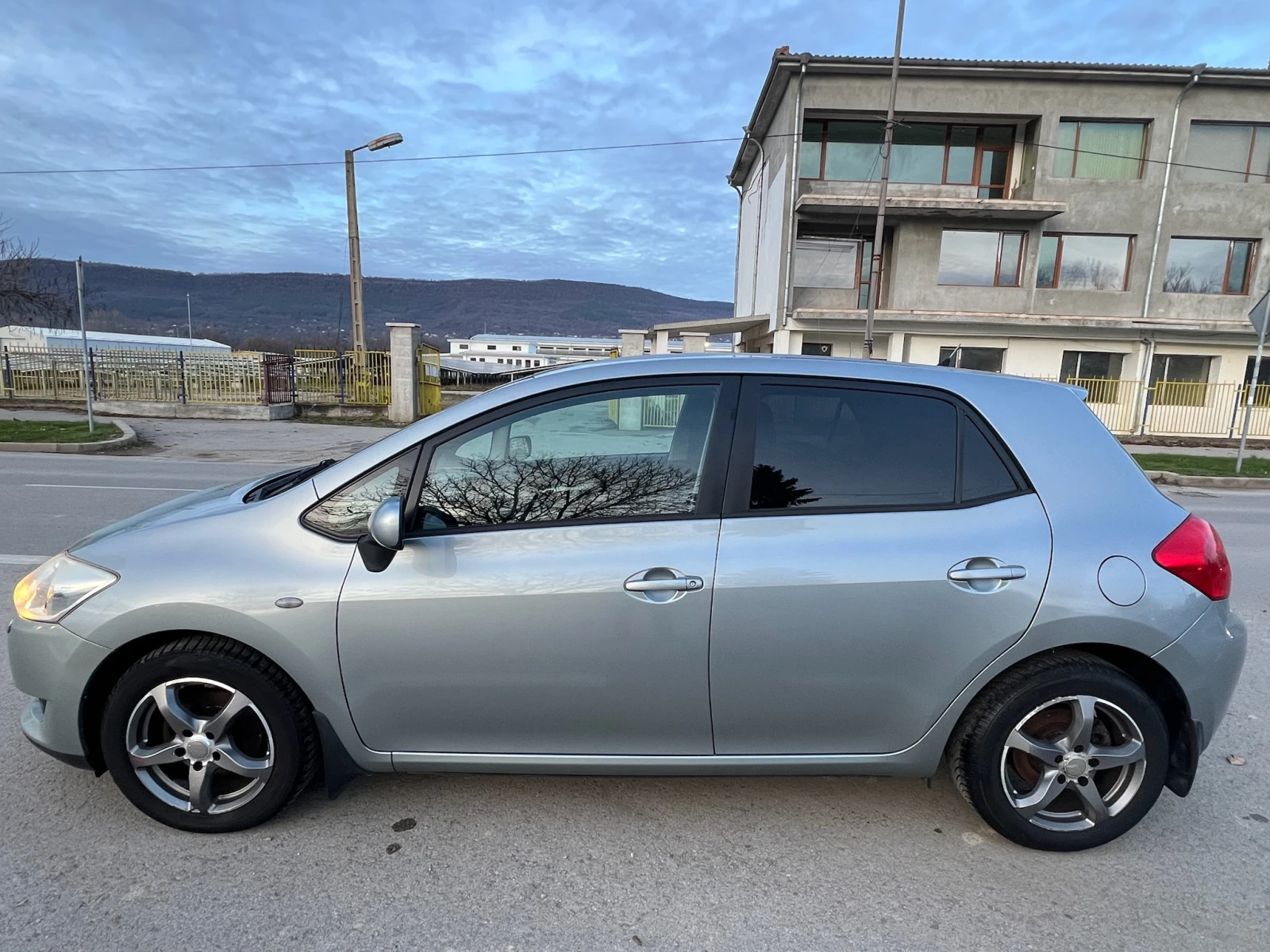 Toyota Auris 1.4 D-4D - изображение 5