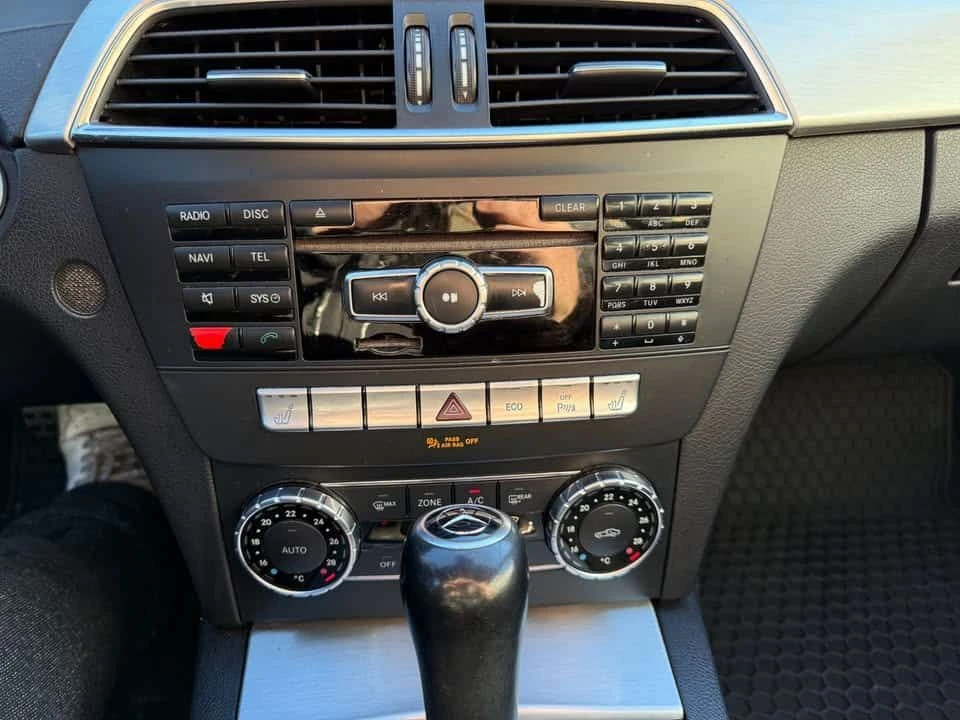 Mercedes-Benz C 350 4MATIC * AMG PACK* ПОДГРЕВИ* HARMON/KARDON* ПАНОРА, снимка 12 - Автомобили и джипове - 53836226