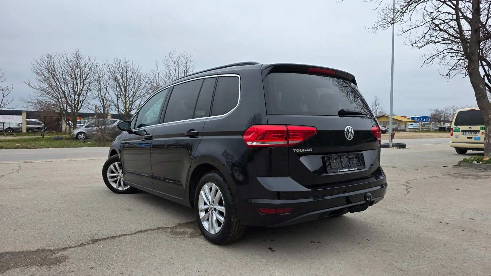 VW Touran KATO ЧИСТО НОВ/1.6d/110hp/7m, снимка 4 - Автомобили и джипове - 53879719