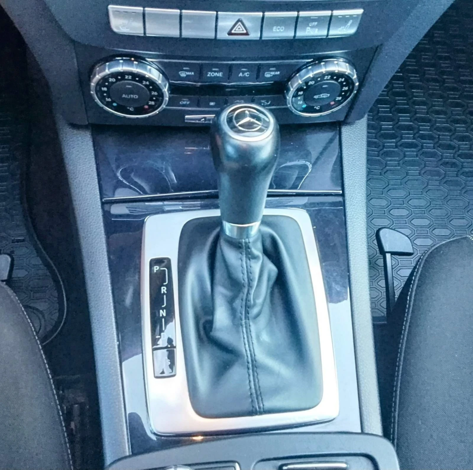 Mercedes-Benz C 250, снимка 11 - Автомобили и джипове - 54499984