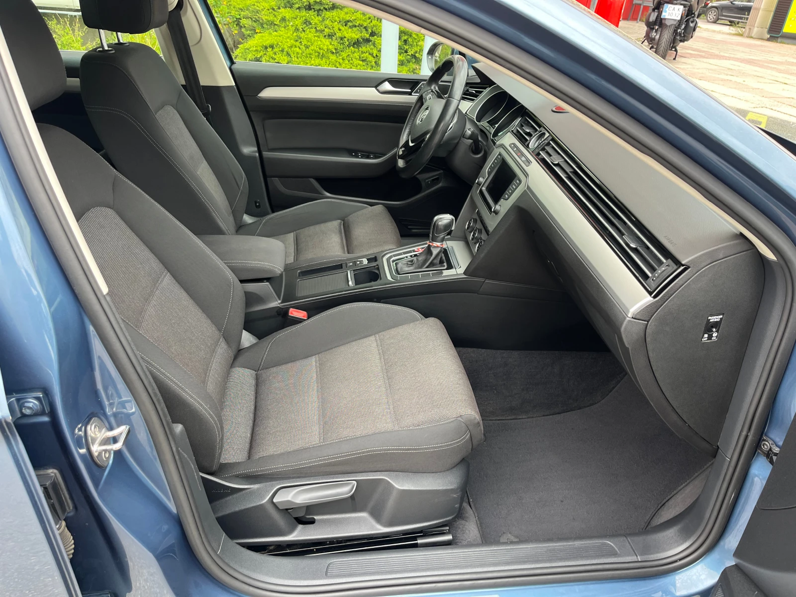 VW Passat, снимка 8 - Автомобили и джипове - 54516529