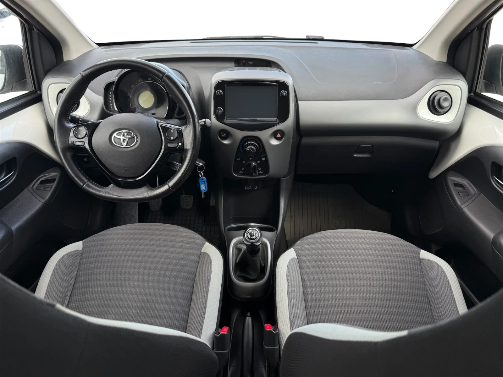 Toyota Aygo 1.0/Nav/Camera/Cruise control/PDC/LED, снимка 9 - Автомобили и джипове - 54601579