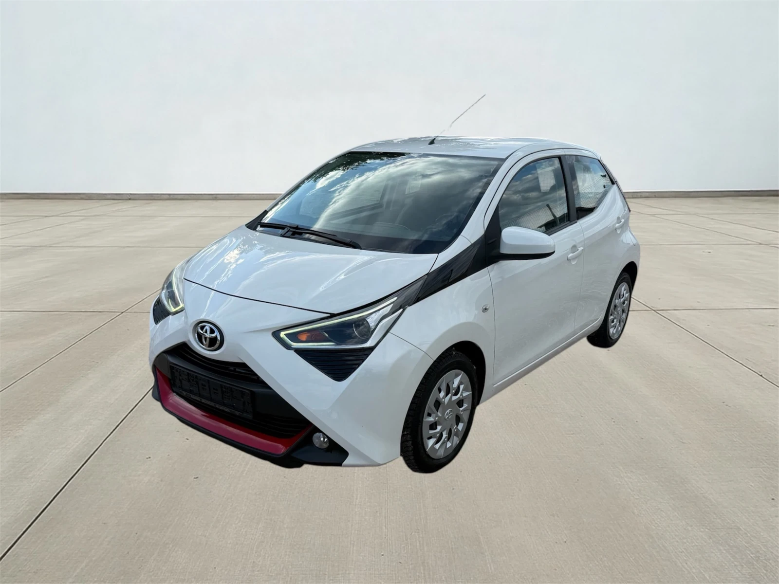 Toyota Aygo 1.0/Nav/Camera/Cruise control/PDC/LED, снимка 5 - Автомобили и джипове - 54601579