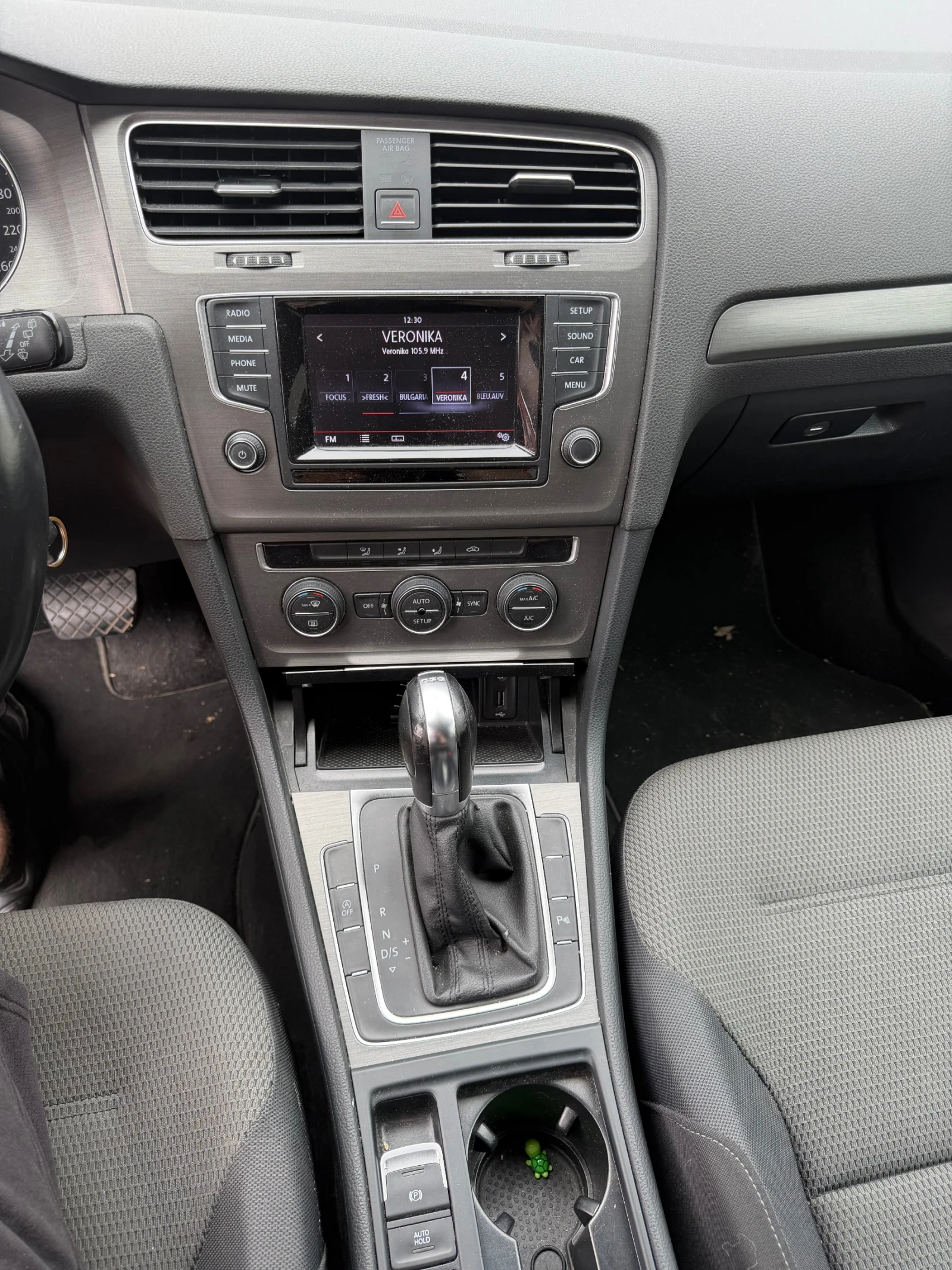 VW Golf 1.6D РЕВИЗИРАНА КУТИЯ, снимка 14 - Автомобили и джипове - 54944661