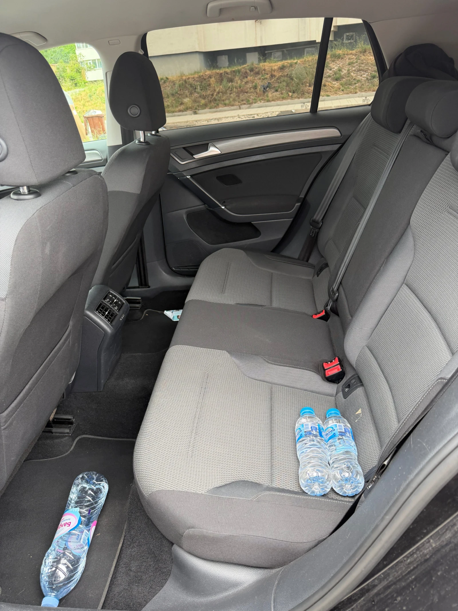 VW Golf 1.6D РЕВИЗИРАНА КУТИЯ, снимка 16 - Автомобили и джипове - 54944661