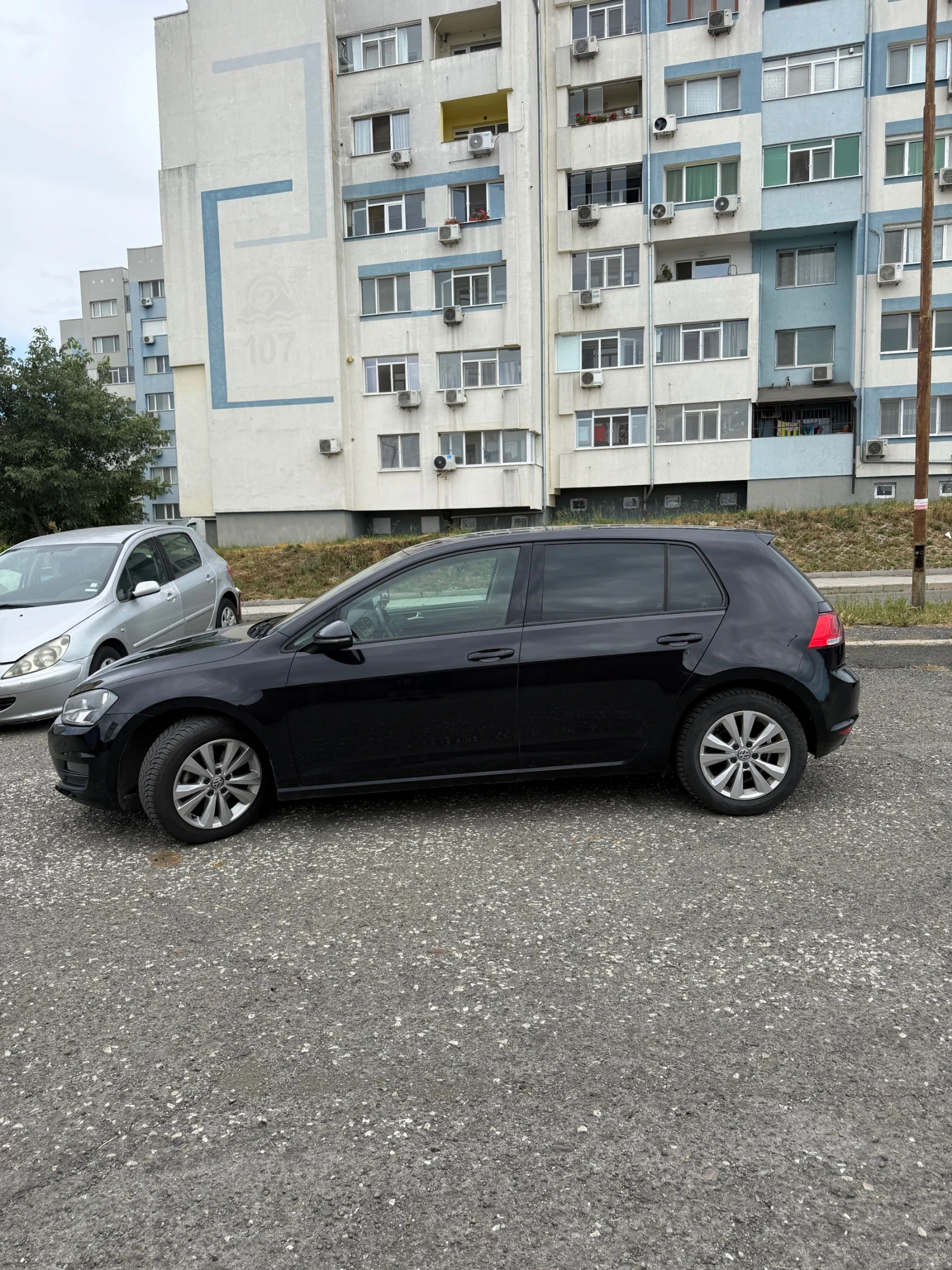VW Golf 1.6D РЕВИЗИРАНА КУТИЯ, снимка 3 - Автомобили и джипове - 54944661