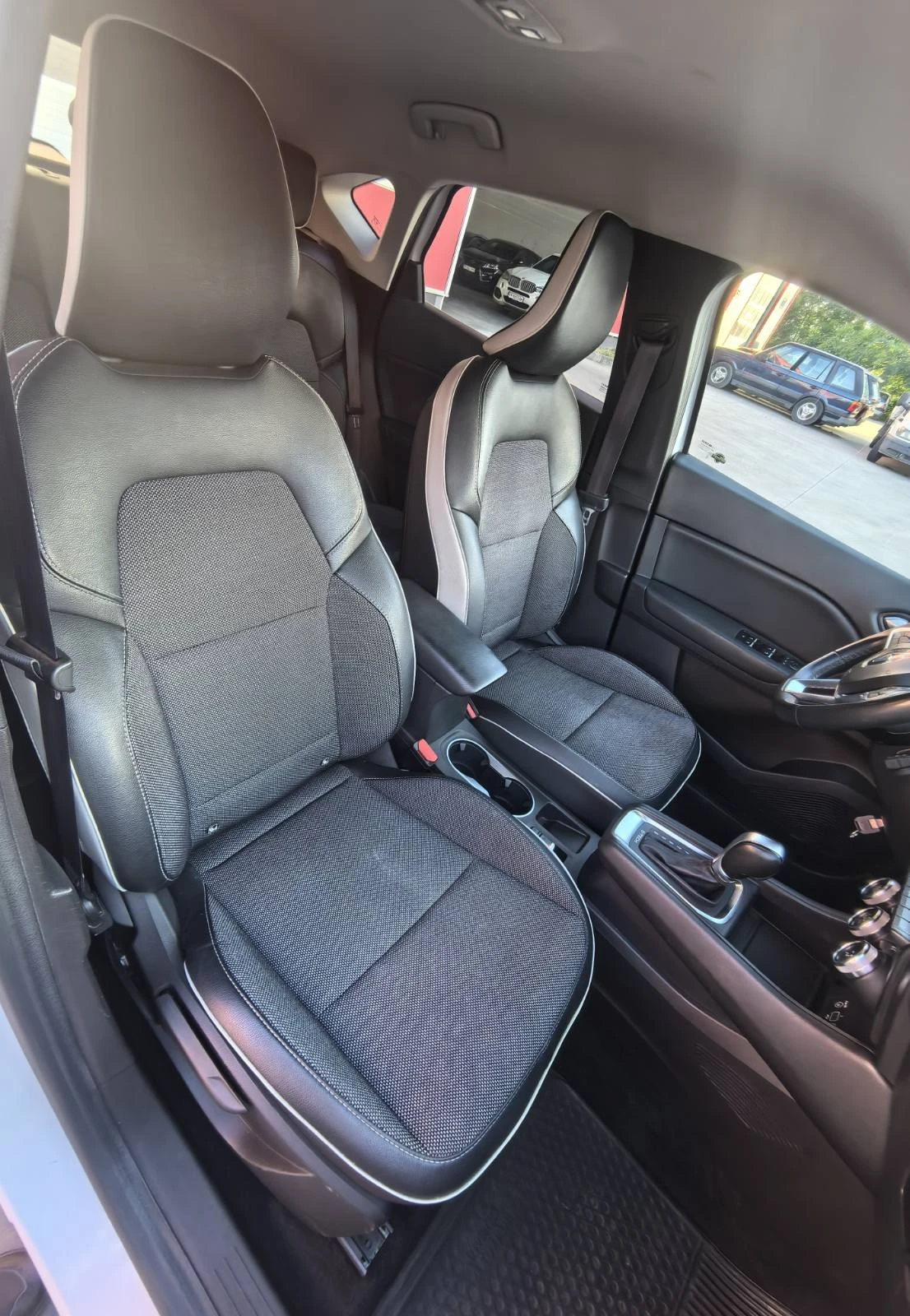 Renault Captur 1.6 Hybrid E-Tech Intens, снимка 11 - Автомобили и джипове - 54945870