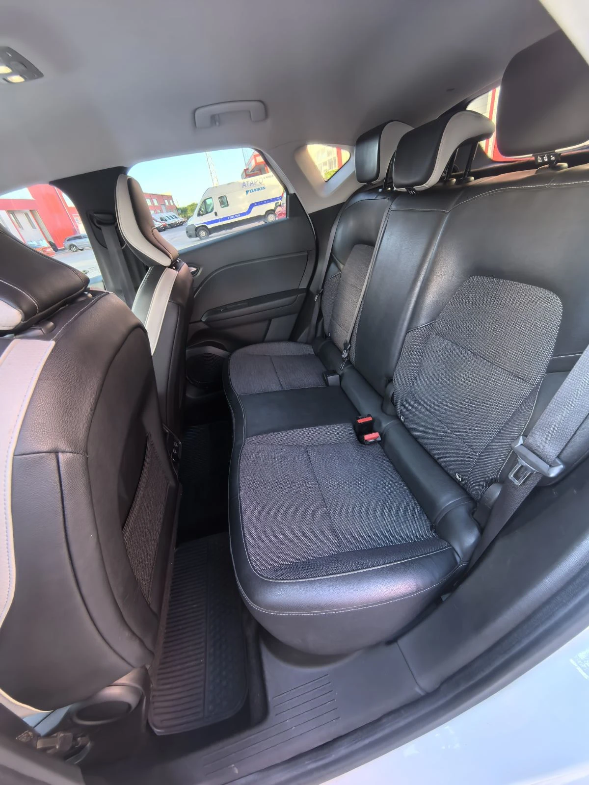 Renault Captur 1.6 Hybrid E-Tech Intens, снимка 10 - Автомобили и джипове - 54945870