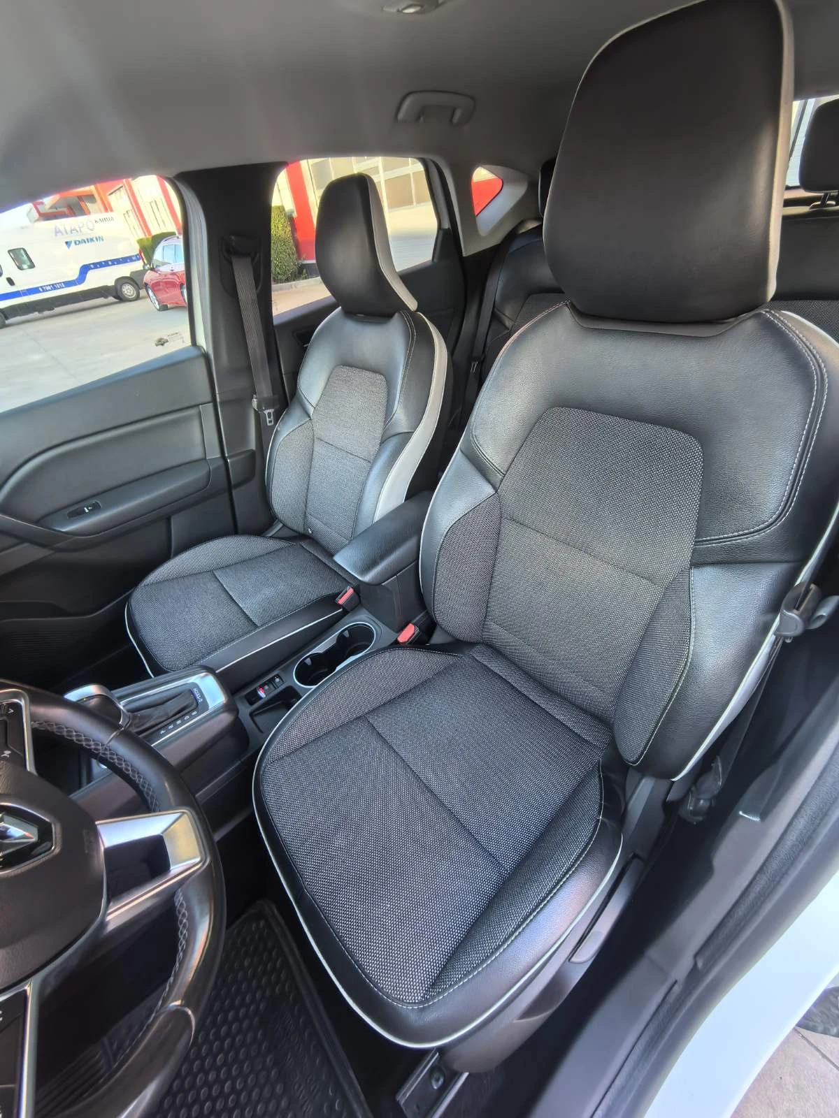 Renault Captur 1.6 Hybrid E-Tech Intens, снимка 9 - Автомобили и джипове - 54945870