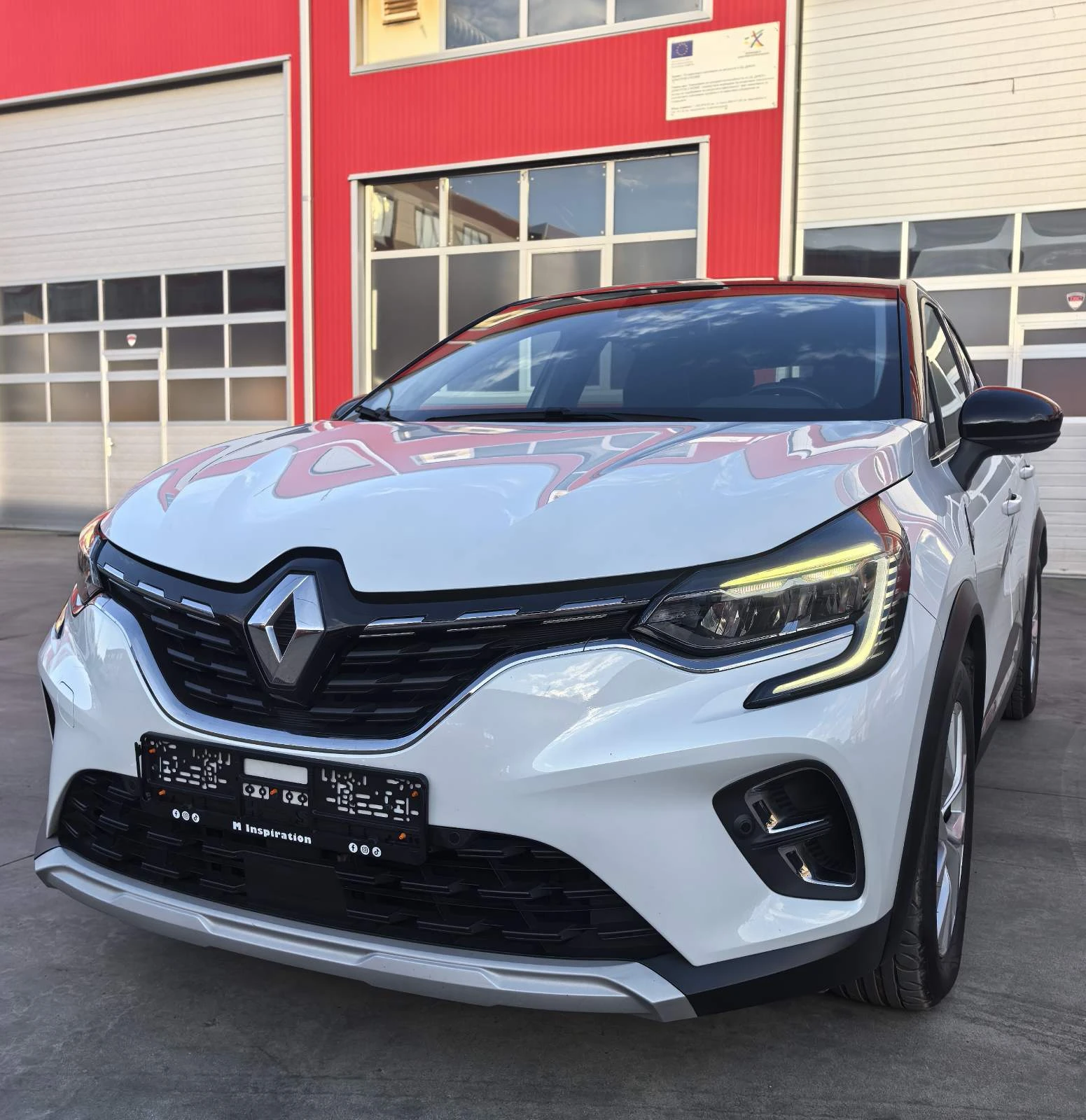 Renault Captur 1.6 Hybrid E-Tech Intens