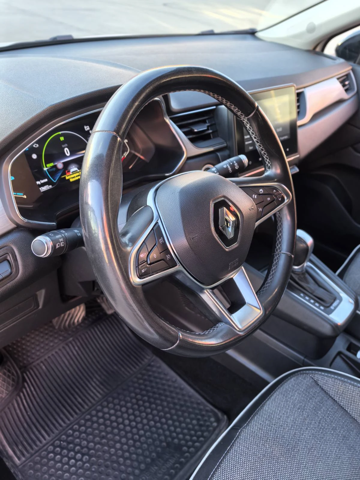 Renault Captur 1.6 Hybrid E-Tech Intens, снимка 13 - Автомобили и джипове - 54945870