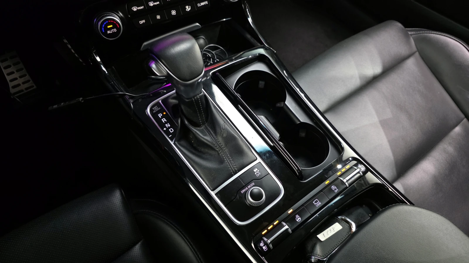 Kia Stinger 2.0* ПОДГРЕВ ВОЛАН* КРАЙНА ЦЕНА, снимка 9 - Автомобили и джипове - 55496159