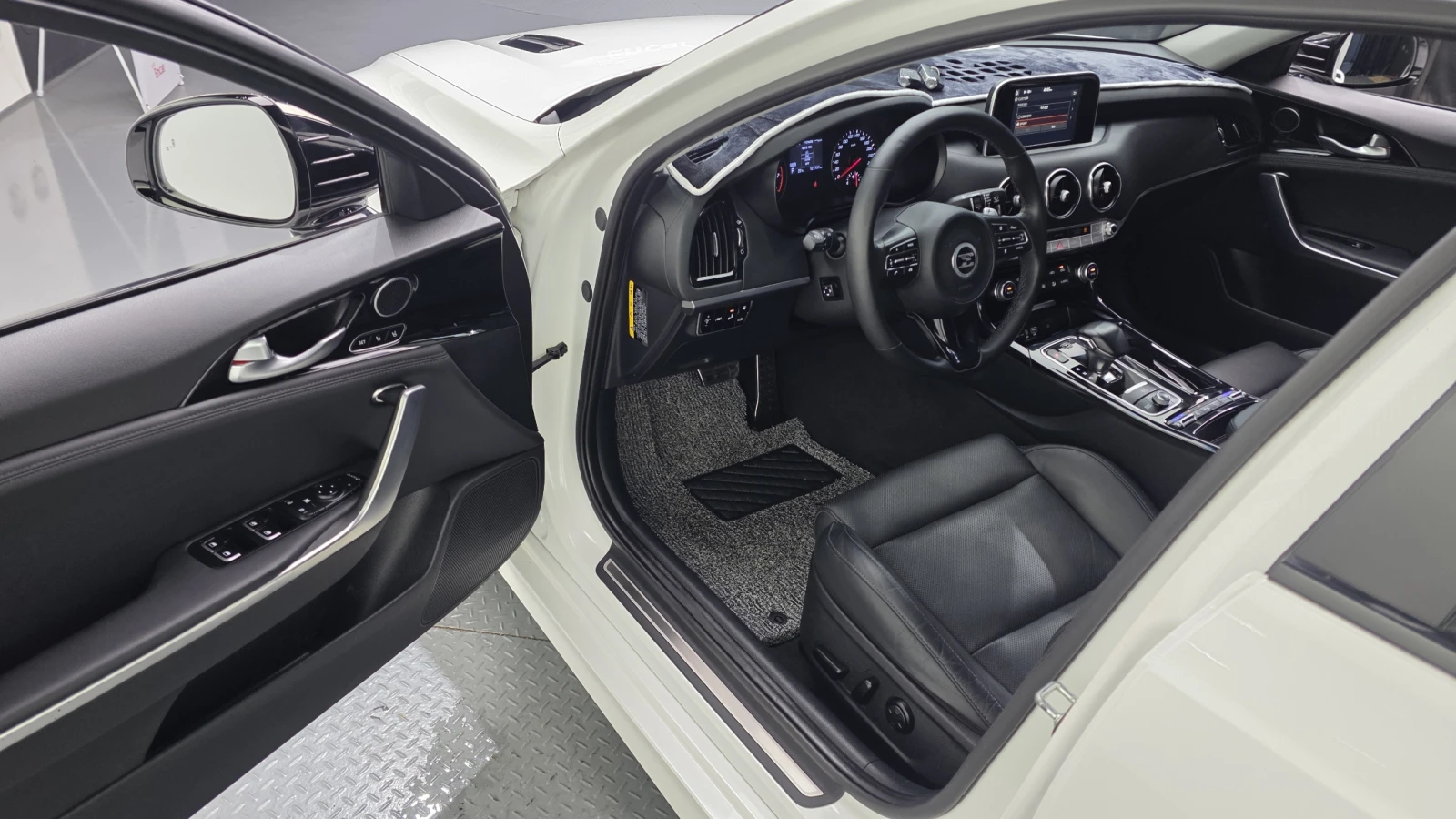 Kia Stinger 2.0* BLIND SPOT* ЕЛ. БАГАЖНИК* HUD* КРАЙНА ЦЕНА, снимка 10 - Автомобили и джипове - 55496159