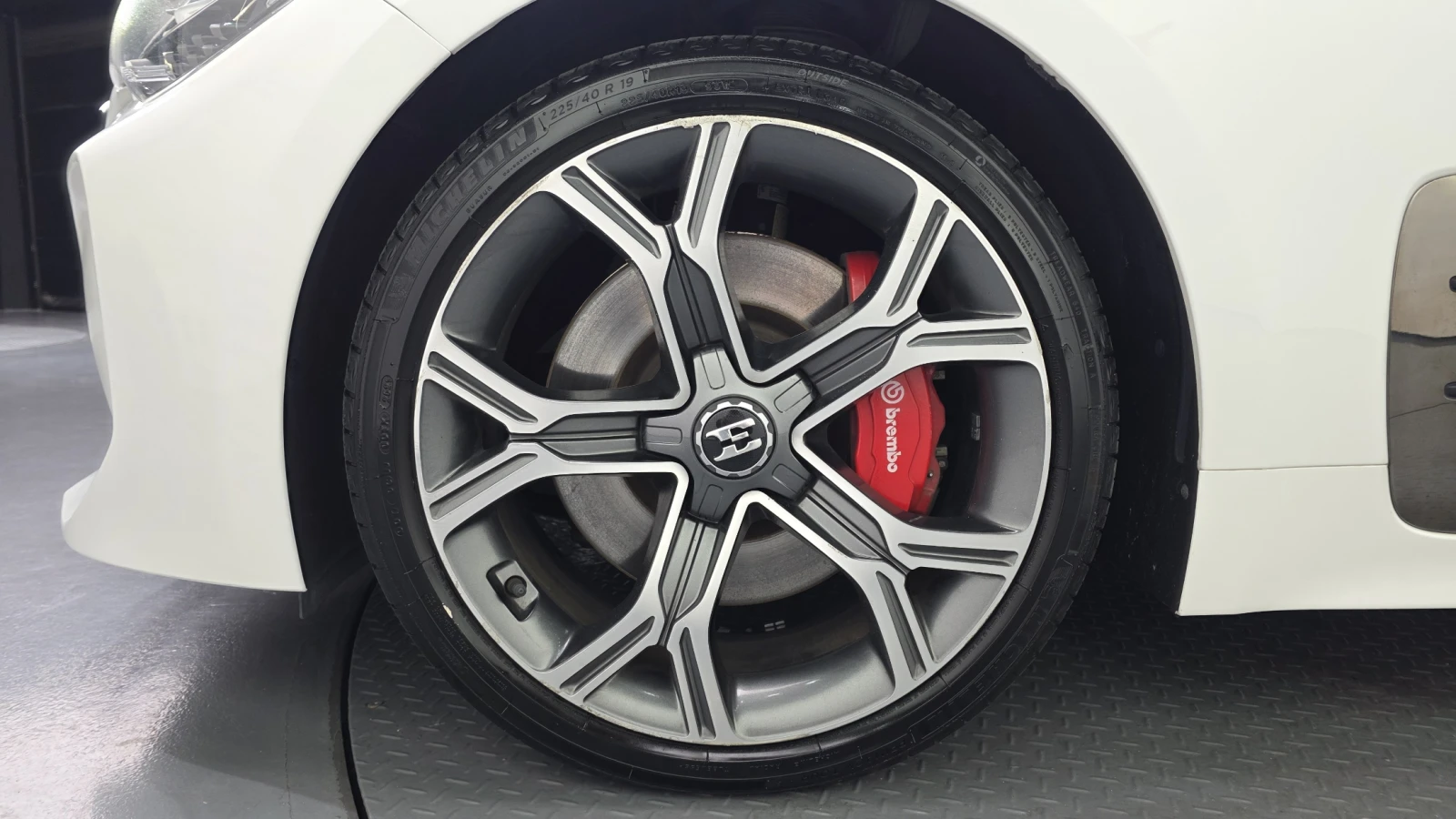 Kia Stinger 2.0* BLIND SPOT* ЕЛ. БАГАЖНИК* HUD* КРАЙНА ЦЕНА, снимка 5 - Автомобили и джипове - 55496159