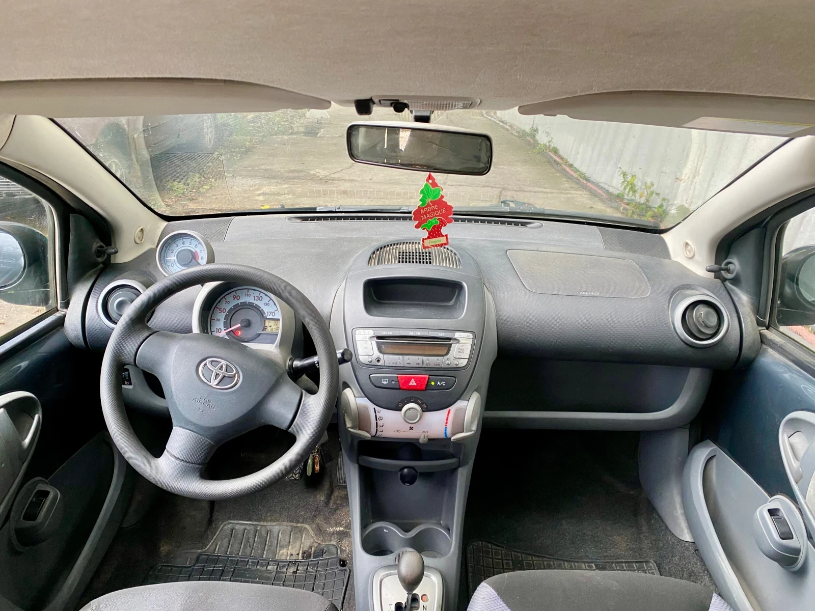 Toyota Aygo 1.0 automatic , снимка 6 - Автомобили и джипове - 56270293