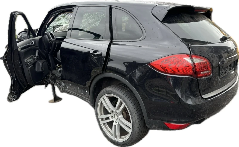 Porsche Cayenne 3.0 TDi, снимка 2 - Автомобили и джипове - 48017095