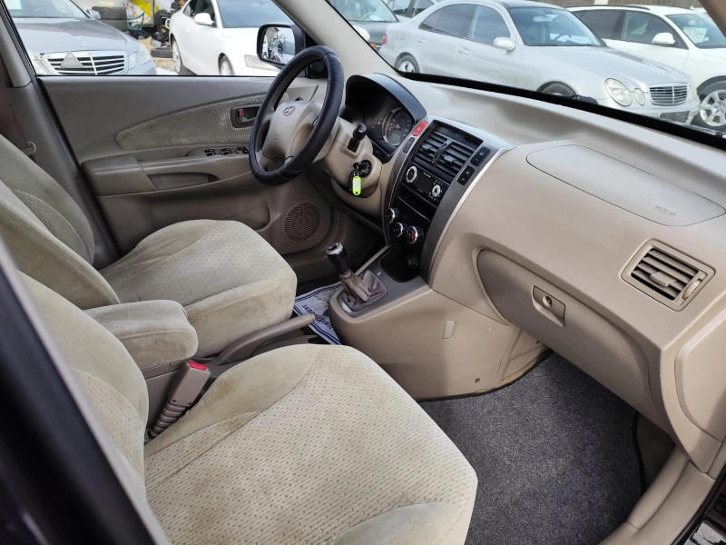 Hyundai Tucson 2.0 дизел 4х4 Италия, снимка 12 - Автомобили и джипове - 53594478