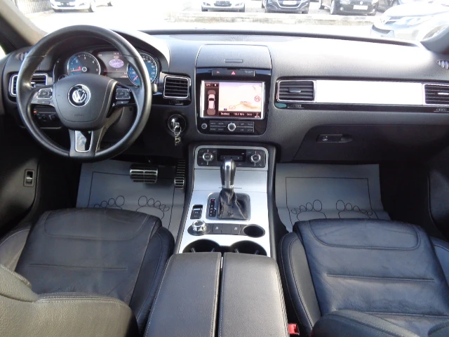 VW Touareg 3.0 TDI, снимка 12 - Автомобили и джипове - 48627761