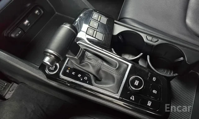 Kia Sportage 1.6 Turbo 2WD, снимка 13 - Автомобили и джипове - 53038107