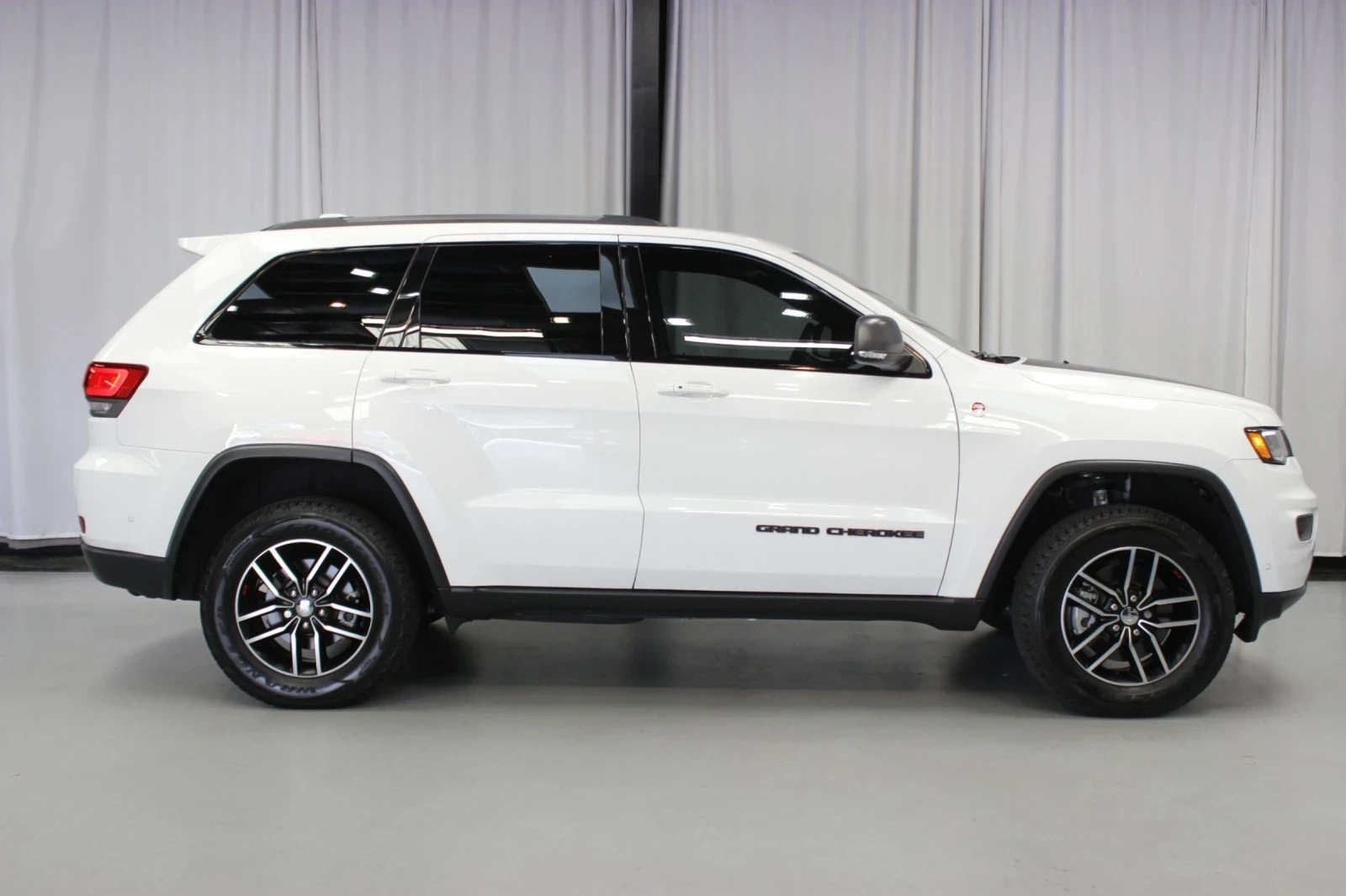 Jeep Grand cherokee TRAILHAWK 5.7 HEMI FULL екстри  - изображение 5