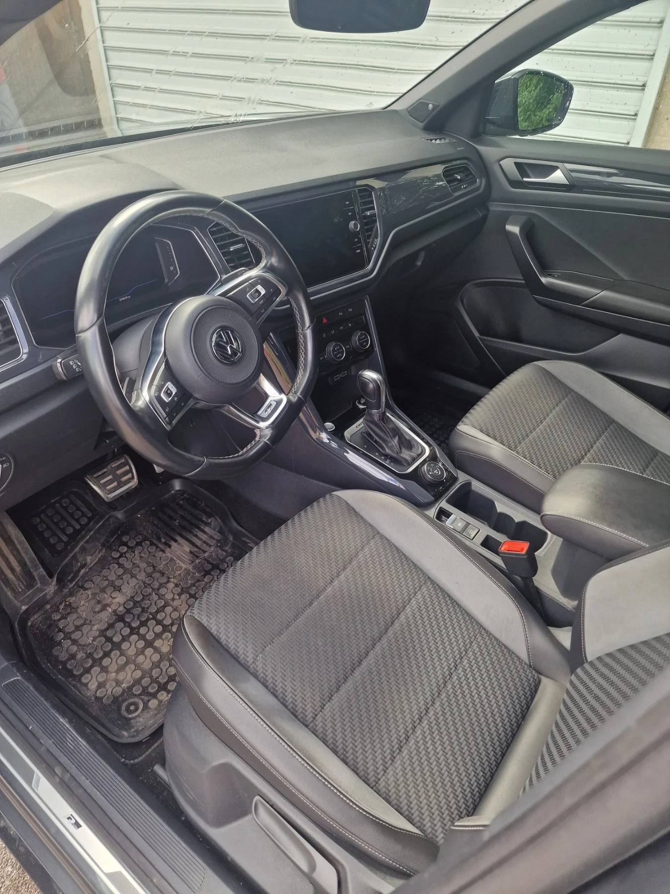 VW T-Roc R-line - изображение 9
