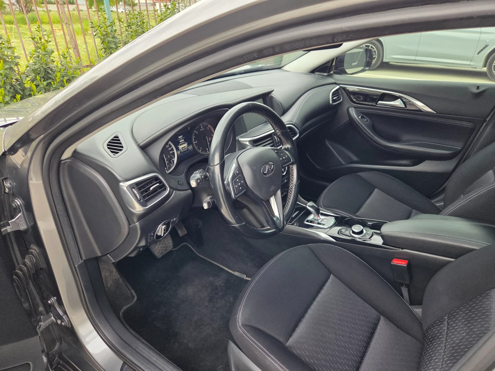 Infiniti QX30 2.2 D Панорамен покрив , 4х4, снимка 8 - Автомобили и джипове - 54383973