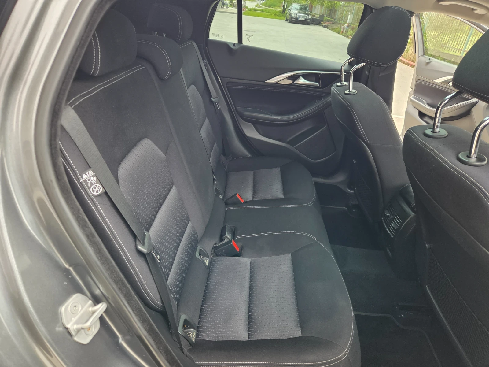Infiniti QX30 2.2 D Панорамен покрив , 4х4, снимка 11 - Автомобили и джипове - 54383973