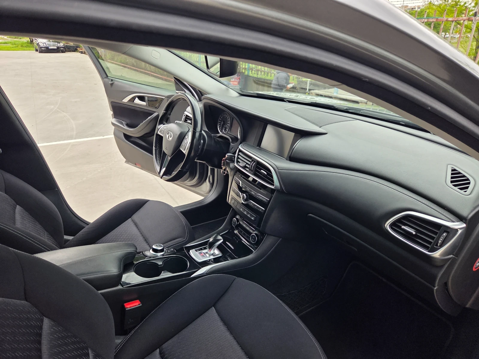 Infiniti QX30 2.2 D Панорамен покрив , 4х4, снимка 9 - Автомобили и джипове - 54383973