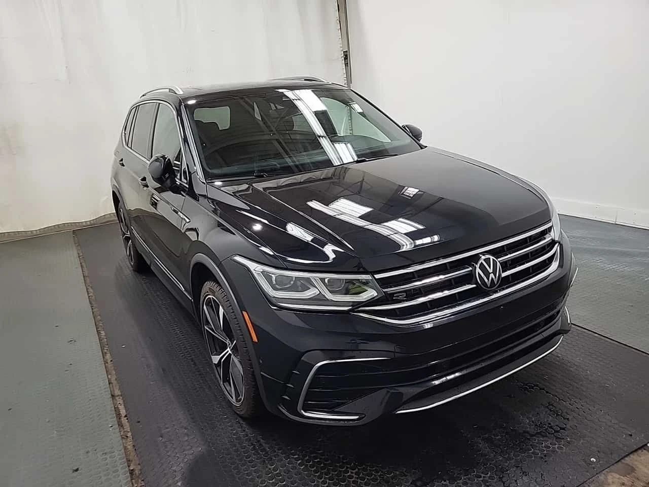 VW Tiguan HIGHLINE R LINE| 360| PANO| �����| ��������| CARFX | Mobile.bg � ����������� 2