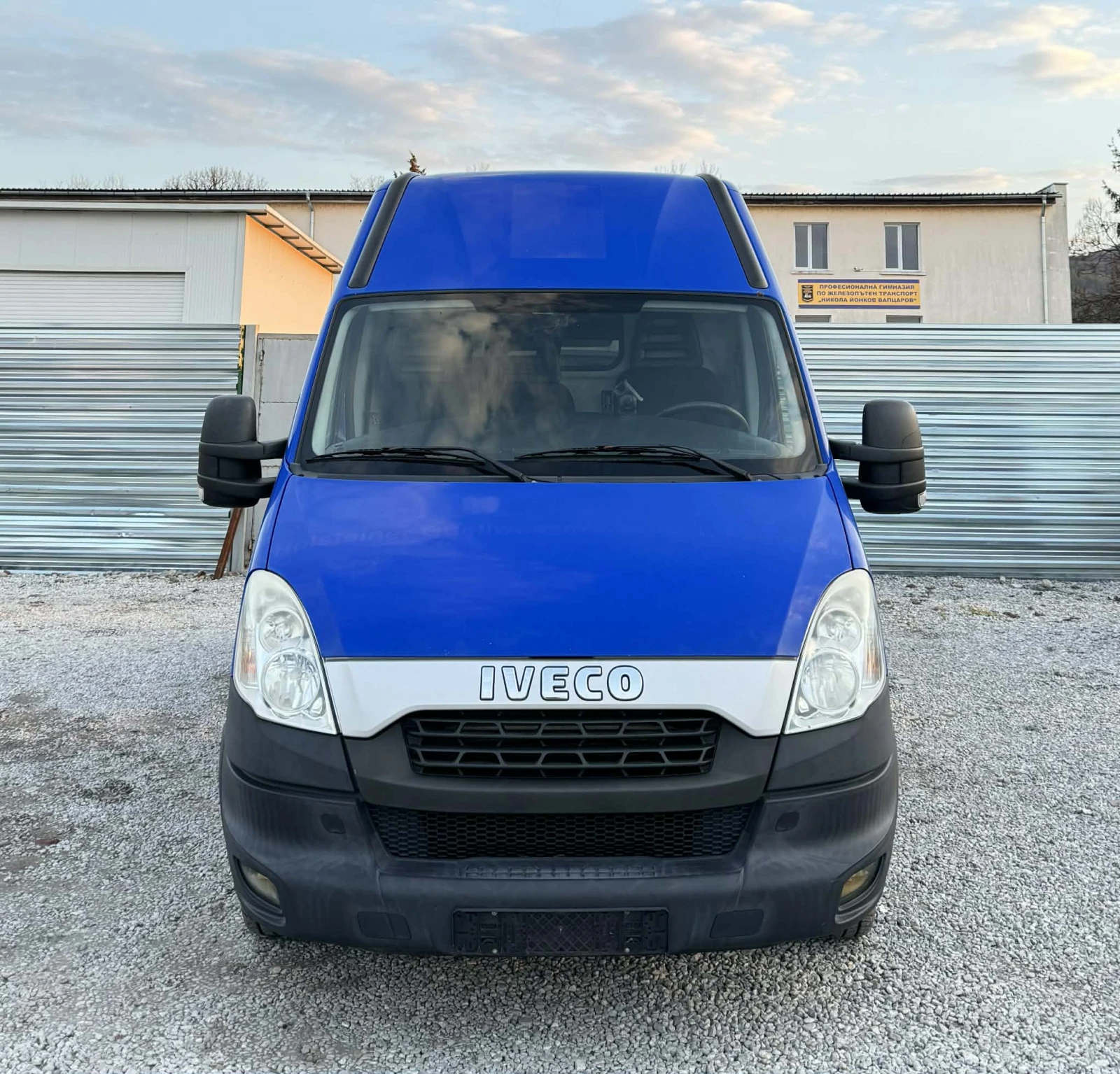 Iveco Daily N1 ДВЕ ПЛЪЗГАЩИ ВРАТИ, КЛИМАТИК!, снимка 3 - Бусове и автобуси - 54162492