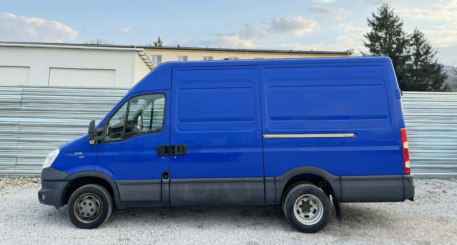 Iveco Daily N1 ДВЕ ПЛЪЗГАЩИ ВРАТИ, КЛИМАТИК!, снимка 7 - Бусове и автобуси - 54162492
