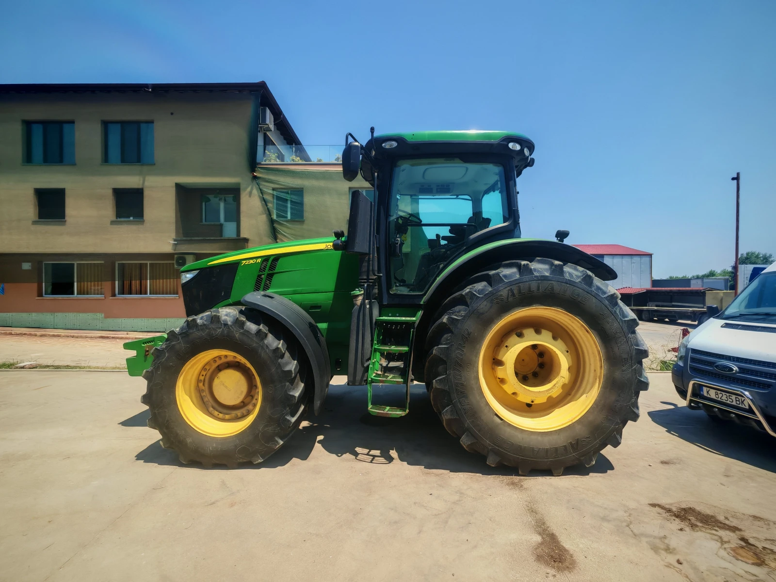 Трактор John Deere 7230R - изображение 9