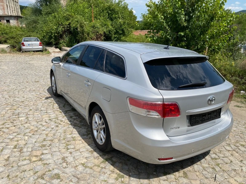 Toyota Avensis 2.0 Швейц Keyless, снимка 4 - Автомобили и джипове - 46747900