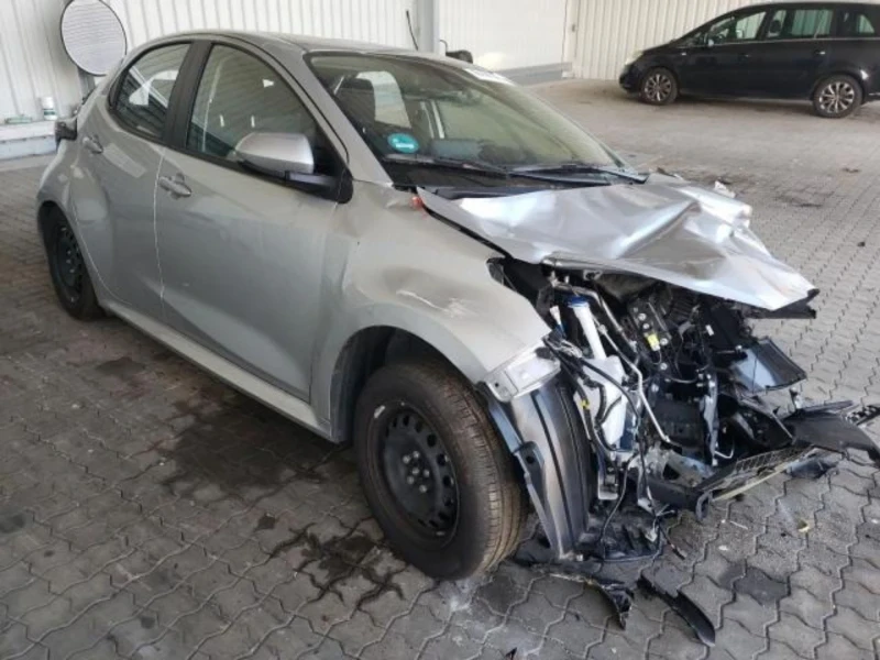 Toyota Yaris 1.i comfort, снимка 3 - Автомобили и джипове - 47532160