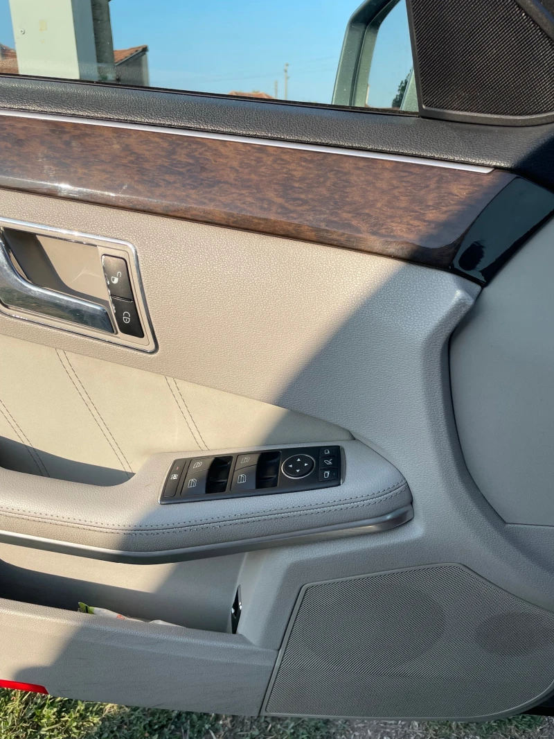 Mercedes-Benz E 220, снимка 5 - Автомобили и джипове - 52738513