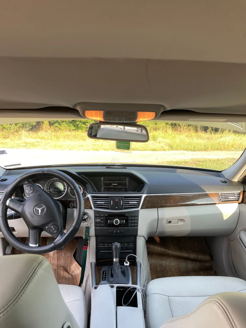 Mercedes-Benz E 220, снимка 8 - Автомобили и джипове - 52738513