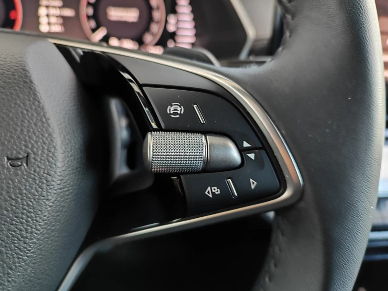 Skoda Octavia 2.0TDI* CAM* KEYLESS* LED* CARPLAY* , снимка 9 - Автомобили и джипове - 52489703