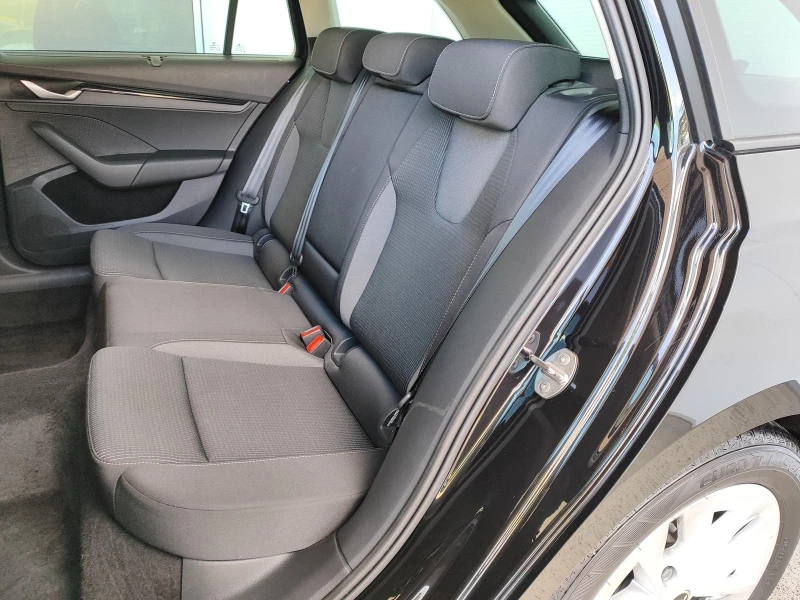 Skoda Octavia 2.0TDI* CAM* KEYLESS* LED* CARPLAY* , снимка 15 - Автомобили и джипове - 52489703