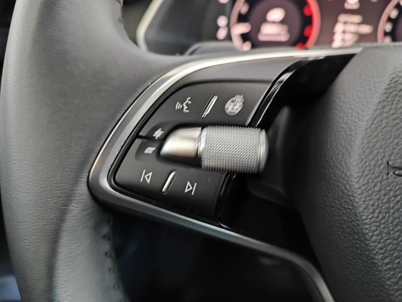 Skoda Octavia 2.0TDI* CAM* KEYLESS* LED* CARPLAY* , снимка 8 - Автомобили и джипове - 52489703