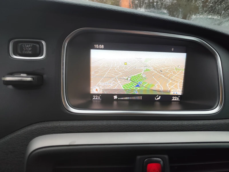 Volvo V40 1.5i* АВТОМАТИК* LED/XENON* NAVI* EURO6D* , снимка 8 - Автомобили и джипове - 52575910