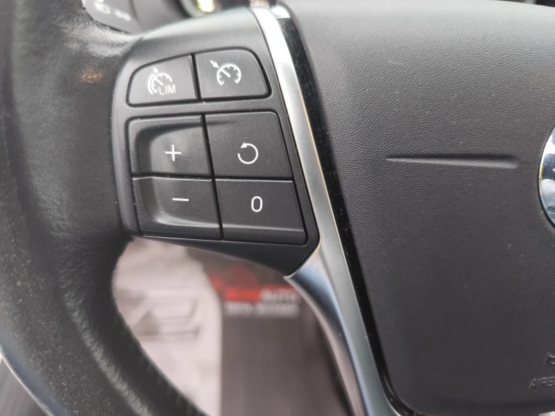 Volvo V40 1.5i* АВТОМАТИК* LED/XENON* NAVI* EURO6D* , снимка 9 - Автомобили и джипове - 52575910