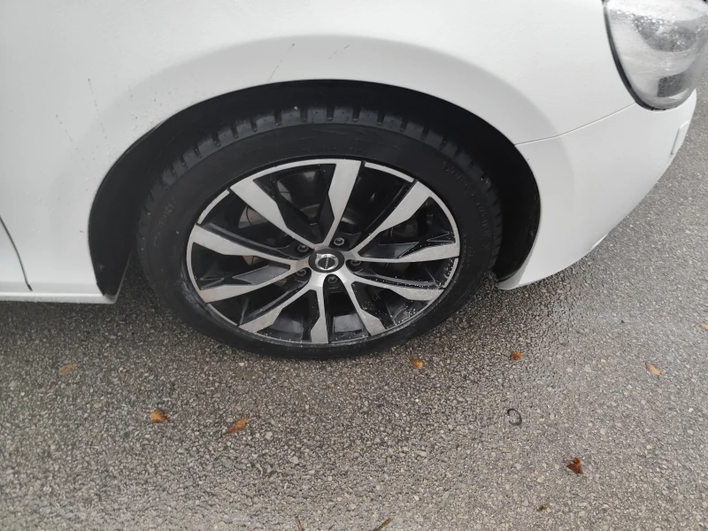 Volvo V40 1.5i* АВТОМАТИК* LED/XENON* NAVI* EURO6D* , снимка 17 - Автомобили и джипове - 52575910