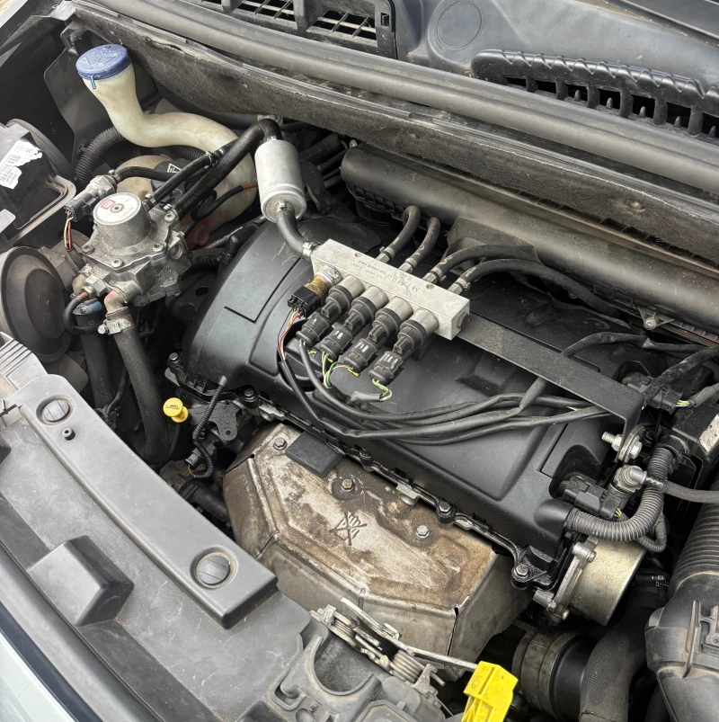 Citroen C3 Picasso 1.4i, снимка 13 - Автомобили и джипове - 52634355