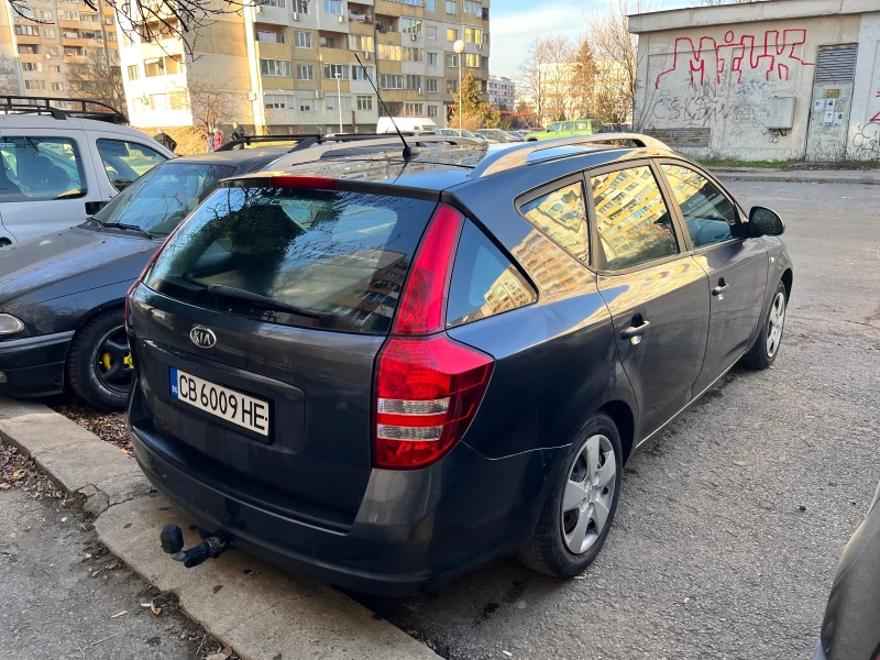 Kia Ceed 1.6 SW, снимка 4 - Автомобили и джипове - 52850562